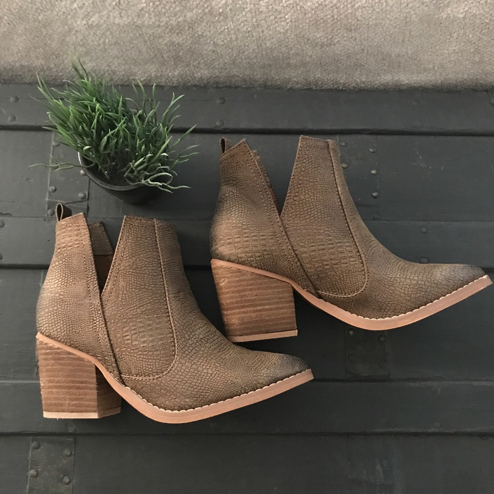 Not Rated Shea Side Cut-Out Bootie